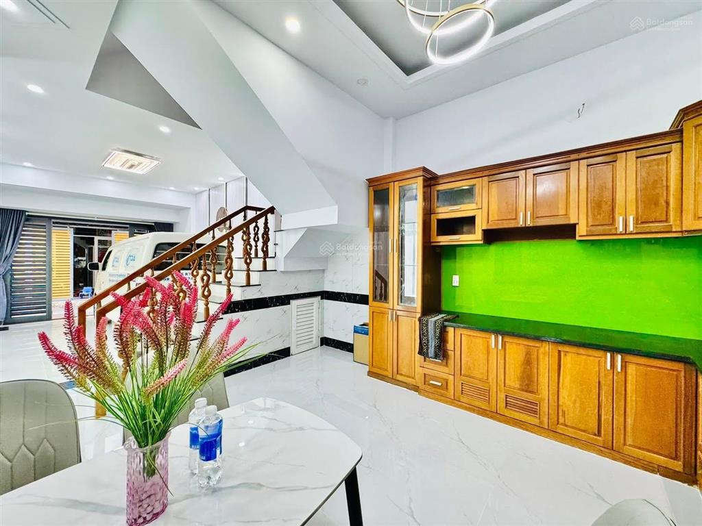 Kẹt tiền bán gấp nhà an dương vương,p4,q5 giá 3tỷ5/65,1m2 cho thuê 26 triệu gần đại học sài gòn