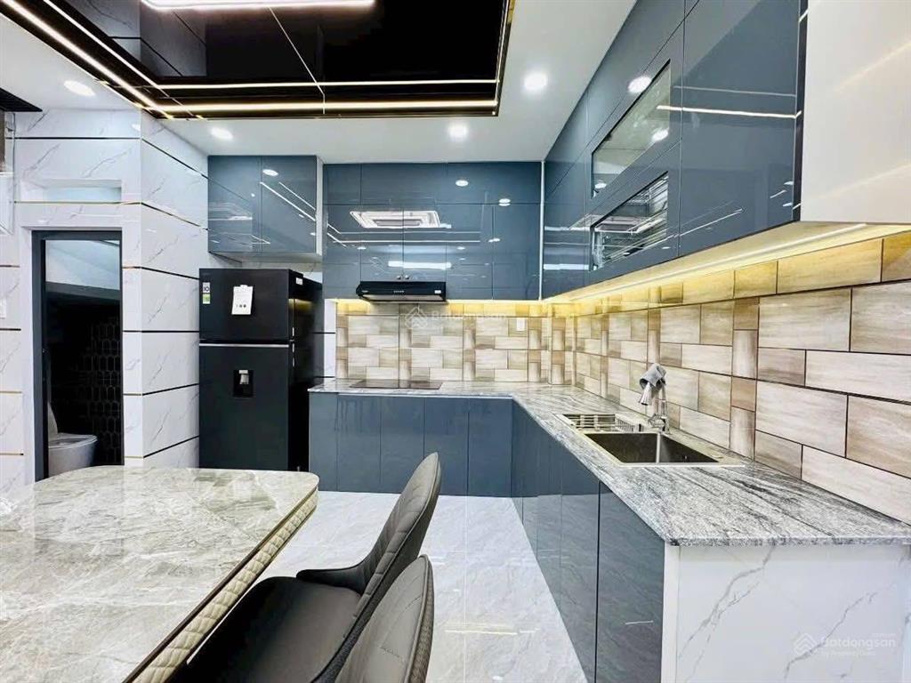 Kẹt tiền bán nhà đường 6m nguyễn đình chiểup5q3 giá 4tỷ250/71m2 cho thuê 26tr gần chợ vườn chuối