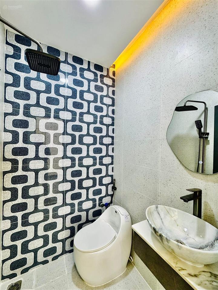 Cả nhà định cư úc bán gấp nhà nguyễn biểup2q5 giá 3tỷ250/69m2 cho thuê 22tr gần đại học sài gòn