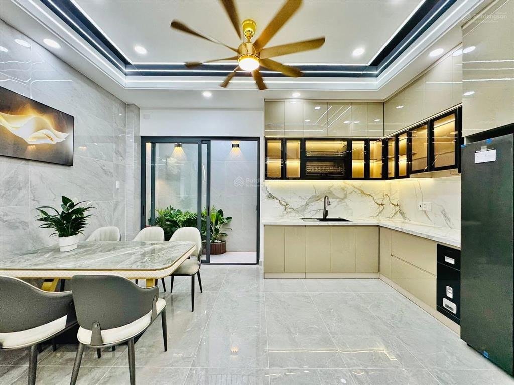 Cả nhà định cư úc bán gấp nhà nguyễn biểup2q5 giá 3tỷ250/69m2 cho thuê 22tr gần đại học sài gòn