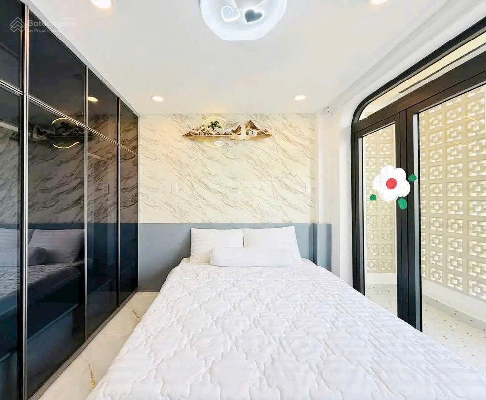 Giá 4tỷ2/64,5m2 đường 6m nguyễn văn nguyễntân địnhq1 cho thuê 30tr gần chợ tân định