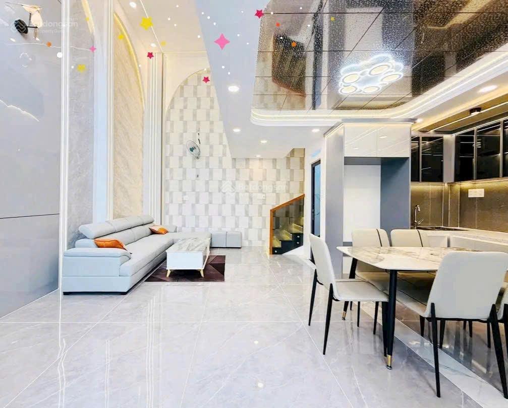 Giá 4tỷ2/64,5m2 đường 6m nguyễn văn nguyễntân địnhq1 cho thuê 30tr gần chợ tân định