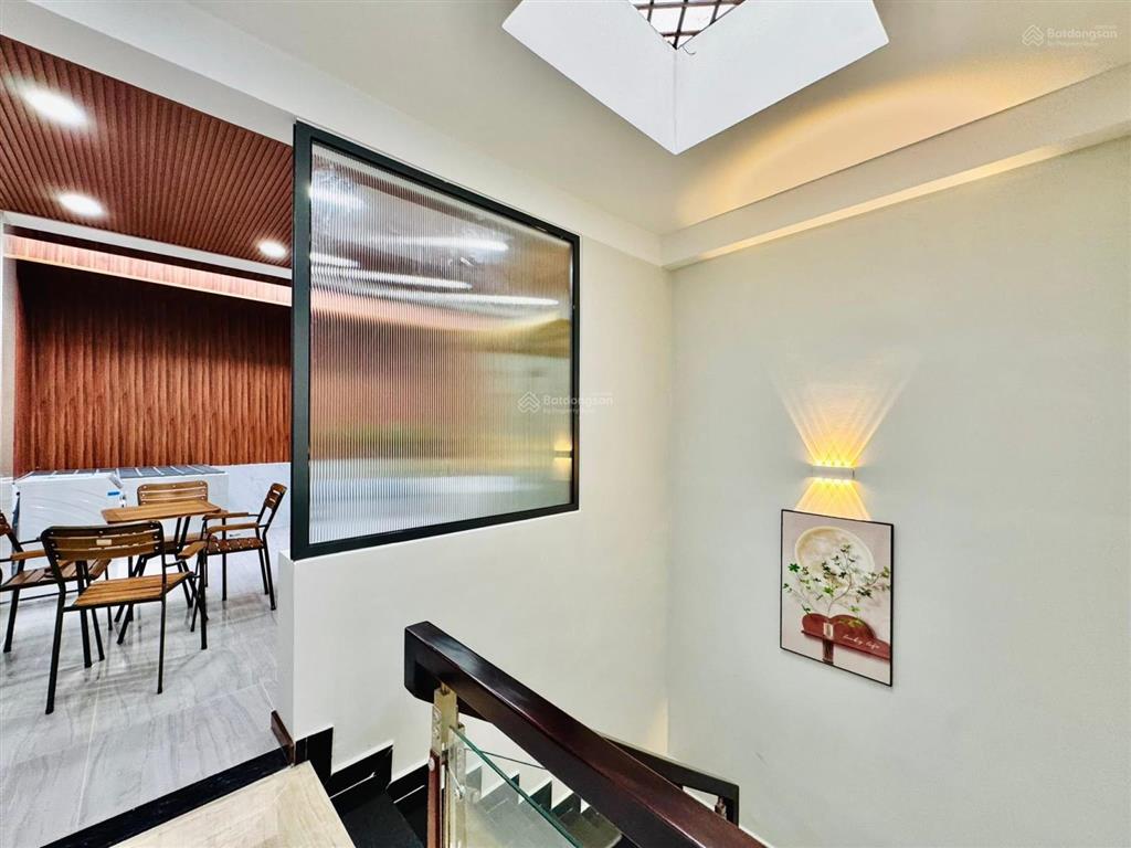 Đặc biệt duy nhất giá 4tỷ350/63m2 đường 6m cô giang p.cô giangq1 cho thuê 30tr gần chợ cô giang
