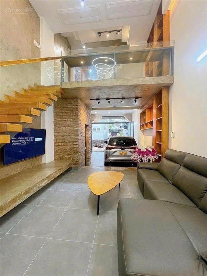 Kẹt tiền bán gấp nhà đường 6m kỳ đồngp9q3 giá 4tỷ2/73m2 cho thuê 26tr gần bệnh viện tai mũi họng