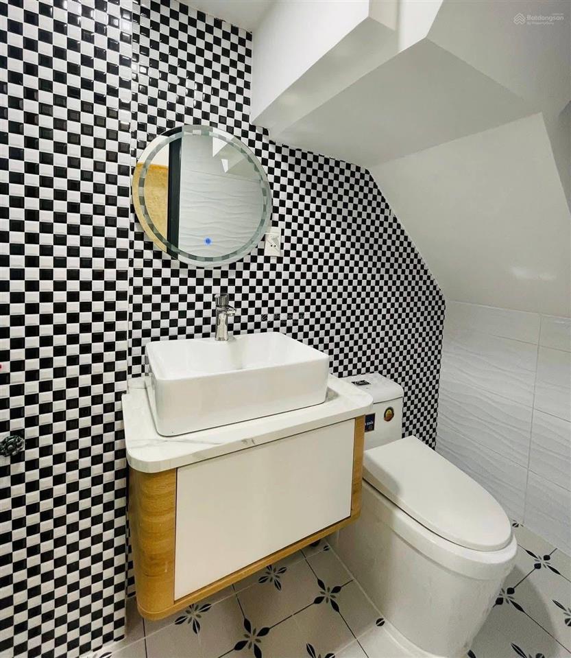 Bán gấp nhà võ văn ngânp.linh chiểuthủ đức giá 2tỷ250/63,9m2 cho thuê 15tr gần vincom thủ đức