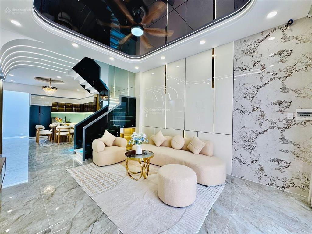 Kẹt tiền bán nhà đường 6m nguyễn thôngp9q3 giá 4tỷ250/71m2 cho thuê 26tr gần ga sài gòn