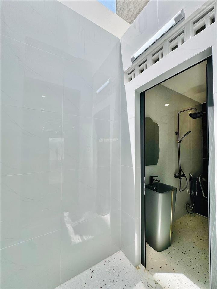 Kẹt tiền bán nhà đường 6m nguyễn thôngp9q3 71m2 cho thuê 26tr gần ga sài gòn