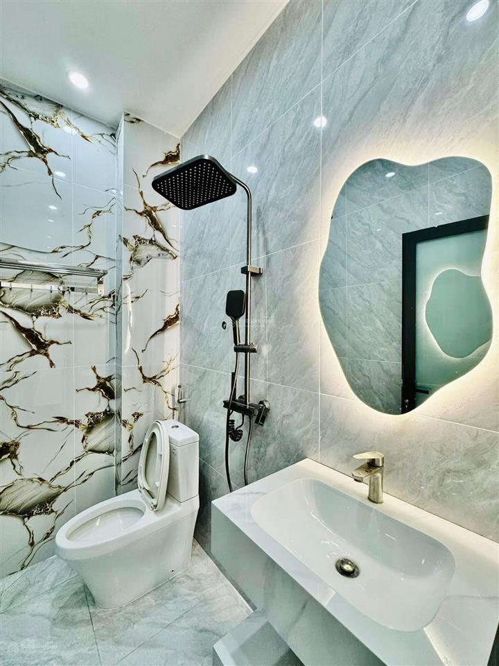Giá siêu tốt 75,4m2 đường trần nhật duật  tân định  q1 cho thuê 31tr gần chợ tân định