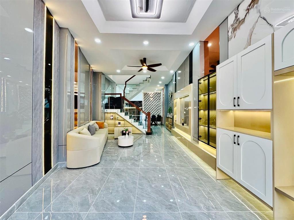 Bán gấp nhà đường nguyễn thị minh kha, p. bến nghé, q1 giá 63,9m2 cho thuê 34tr gần chợ tân định