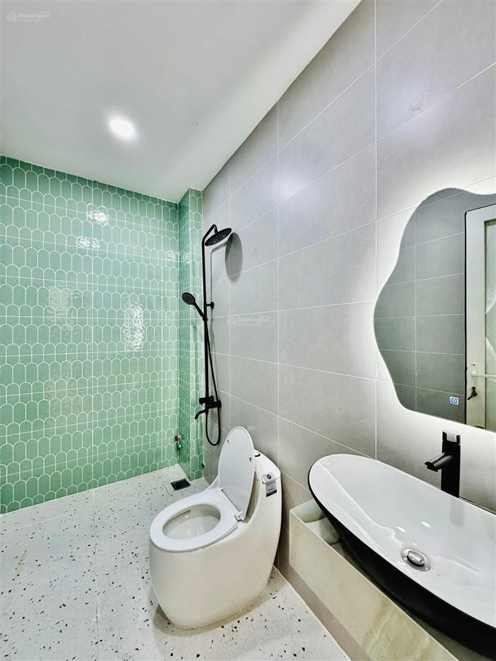 Bán gấp nhà đường nguyễn thị minh kha, p. bến nghé, q1 giá 63,9m2 cho thuê 34tr gần chợ tân định