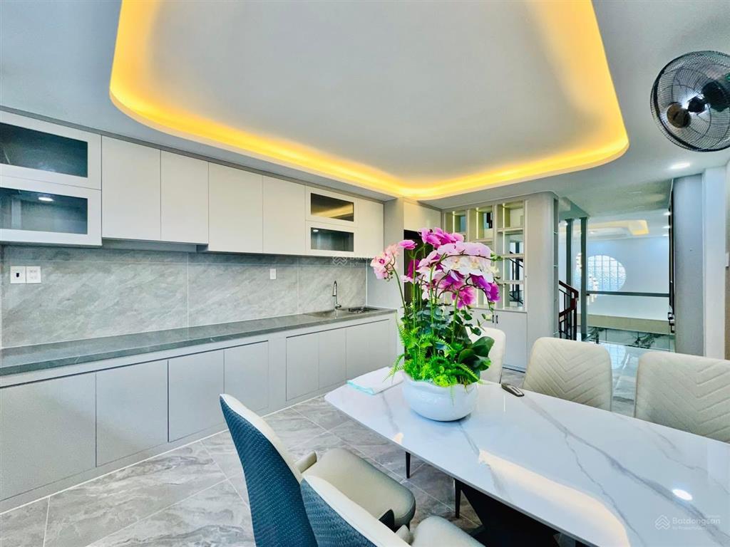 Cần bán gấp căn nhà bề ngang khủng 6m đường cô giang  p. cô giang  q1 72m2 cho thuê 26tr