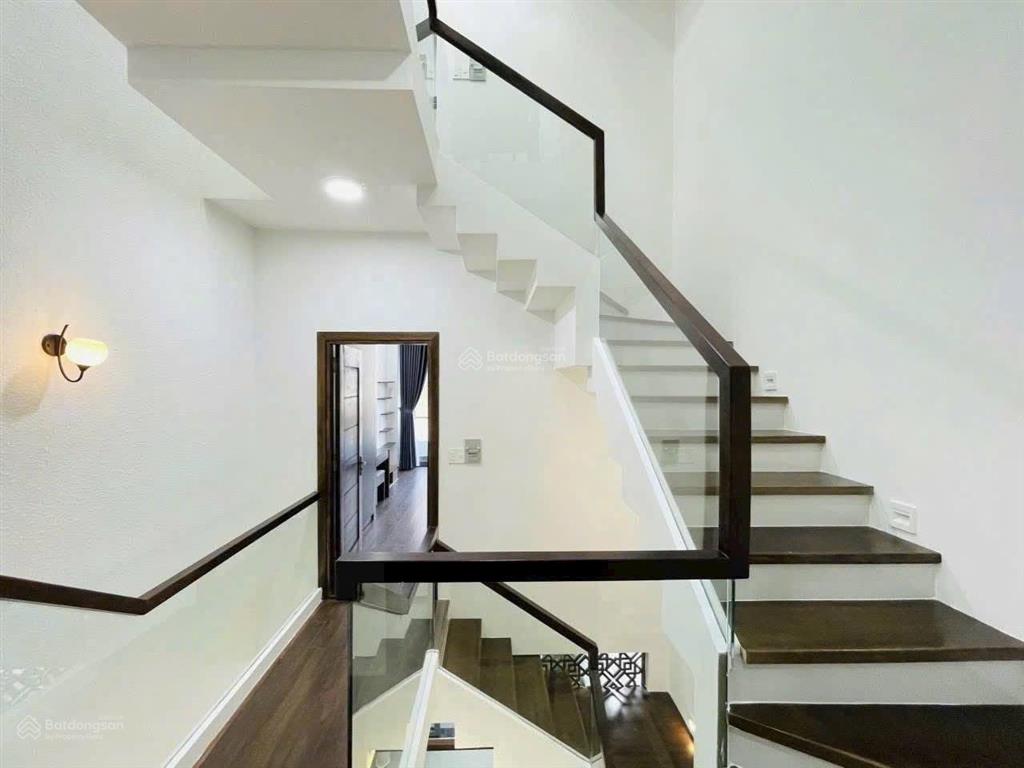 Cô lan bán gấp nhà hoa đào  p7  phú nhuận 65,1m2 cho thuê 22 triệu gần coopmart rạch miễu