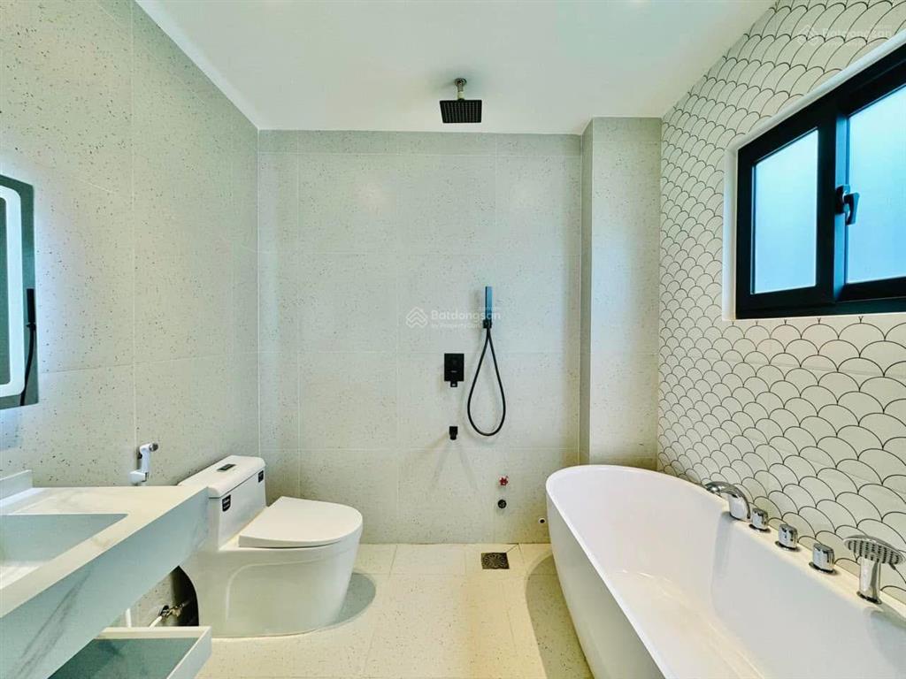 Kẹt tiền bán gấp nhà đường 6m vườn chuối  p4  q3 69,3m2 cho thuê 28tr gần chợ vườn chuối
