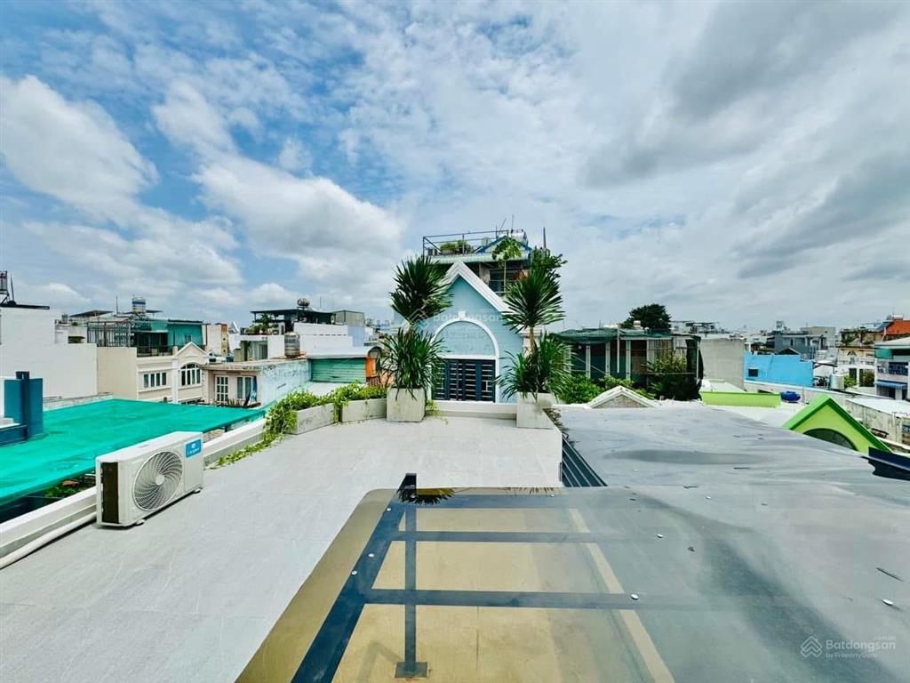 Kẹt tiền bán gấp nhà đường 6m vườn chuối  p4  q3 69,3m2 cho thuê 28tr gần chợ vườn chuối