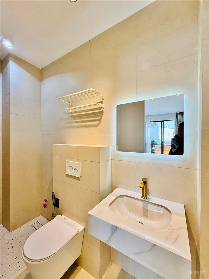 Cả nhà định cư úc bán gấp nhà nguyễn biểu  p2  q5 69m2 cho thuê 22tr gần đại học sài gòn