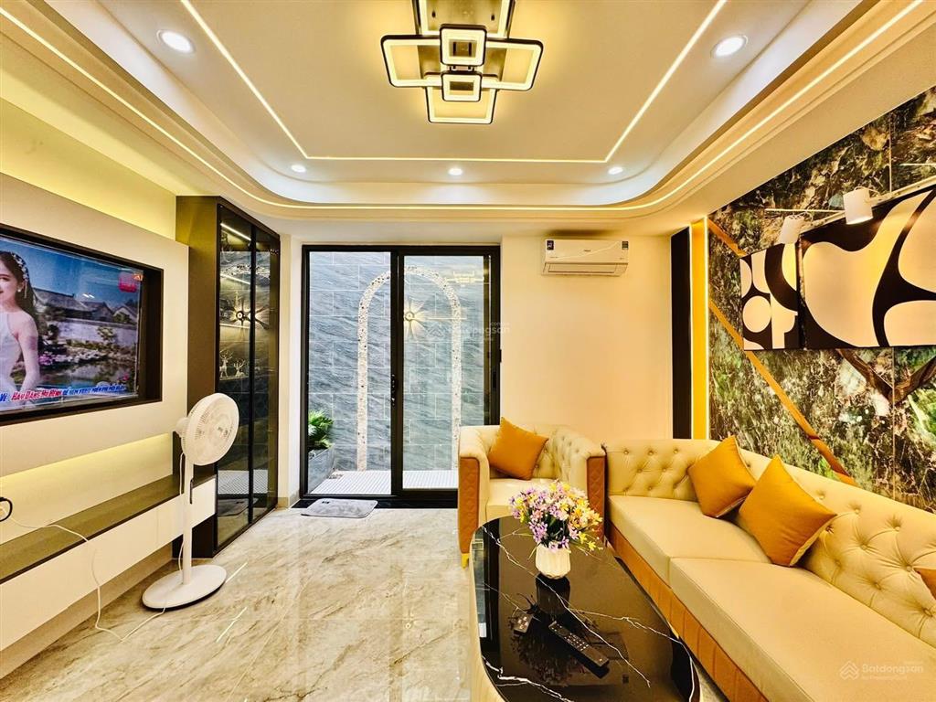 Chú bằng bán gấp nhà đường 6m mai thị lựu, đa kao, q1 83,2m2 cho thuê 30tr gần cv 23/9