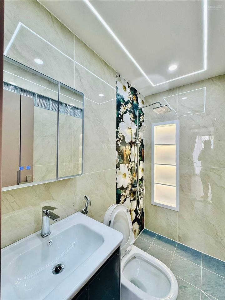 Chú bằng bán gấp nhà đường 6m mai thị lựu, đa kao, q1 83,2m2 cho thuê 30tr gần cv 23/9