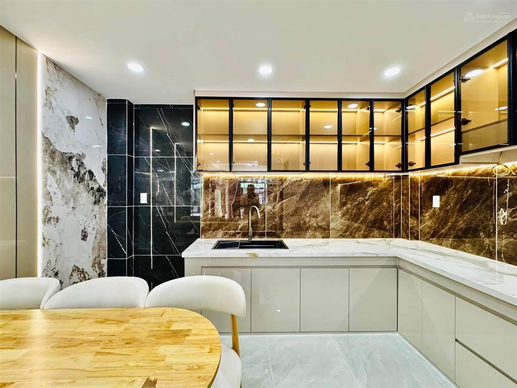 Ngay hồ con rùa đi định cư bán gấp nhà phạm ngọc thạchq3 cho thuê 25tr
