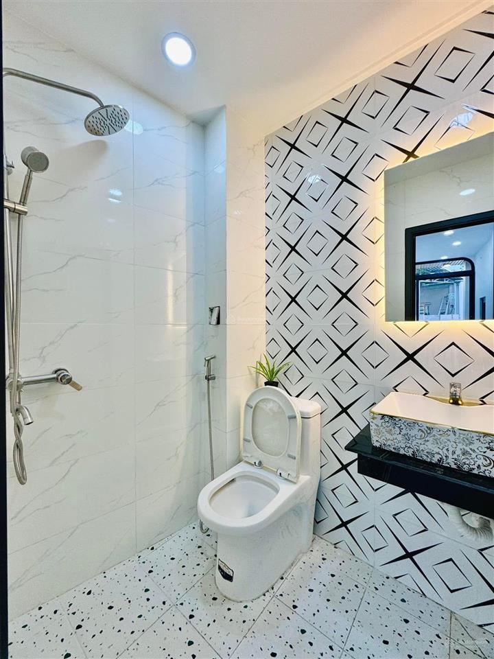 Giá 4tỷ5/63m2 nhà đường 6m nguyễn duy dương  p4  q10 cho thuê 19tr/tháng, gần siêu thị sài gòn