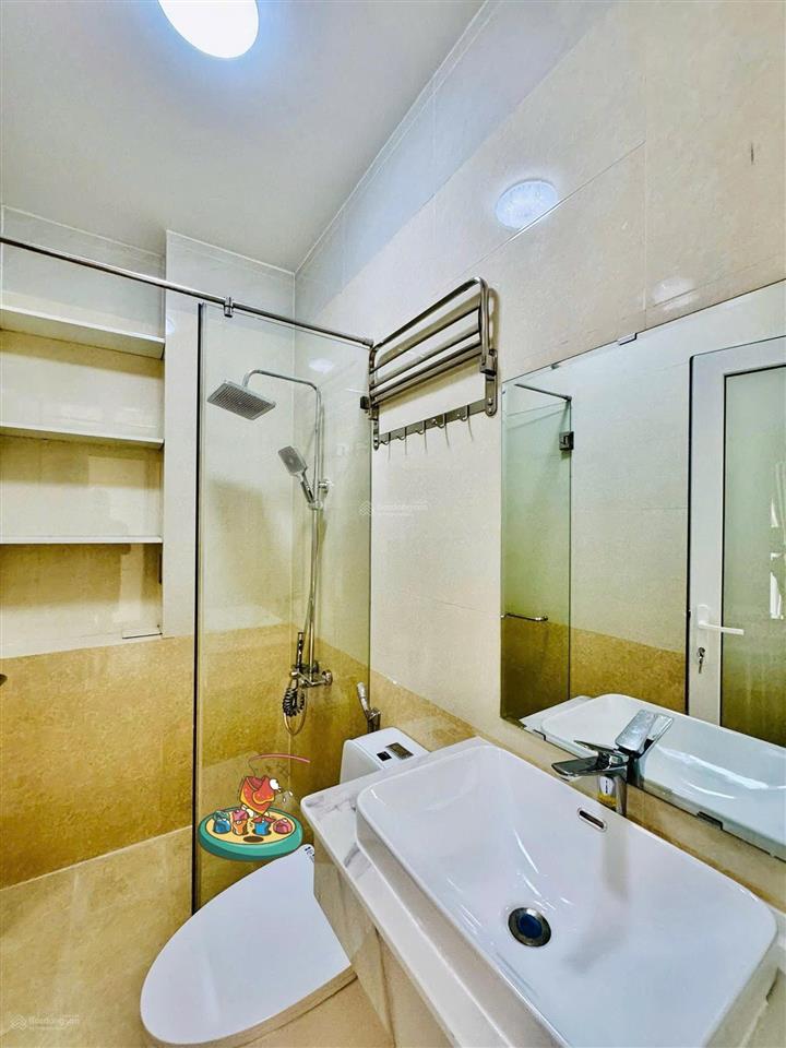 65,7m2 đường 6m lý văn phức  tân định  q1 cho thuê 31tr gần công viên lê văn tám