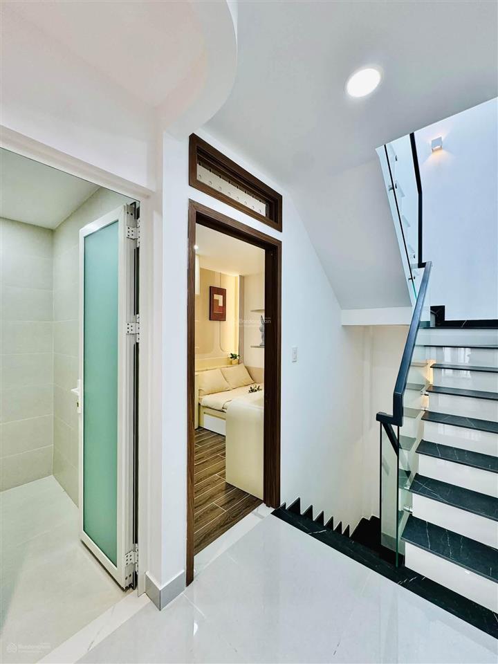 Bán gấp nhà đường 6m trần quốc thảop.võ thị sáuq3 75,4m2 cho thuê 33tr gần bệnh viện tai mũi họng