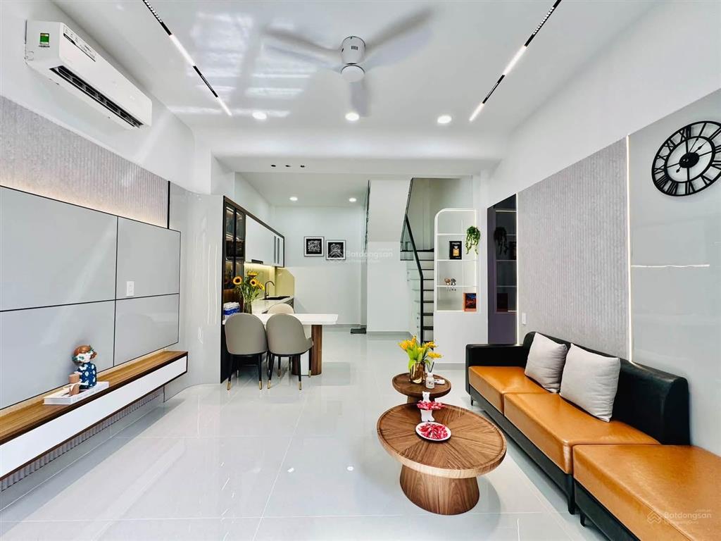 Bán gấp nhà đường 6m trần quốc thảop.võ thị sáuq3 75,4m2 cho thuê 33tr gần bệnh viện tai mũi họng