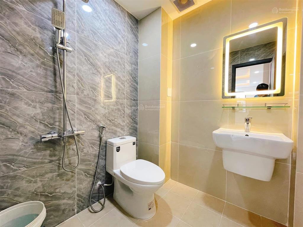 63,8m2 nhà đường 2 làn oto 6m trần minh quyềnp10q10 cho thuê 21tr gần nhà hát hoà bình