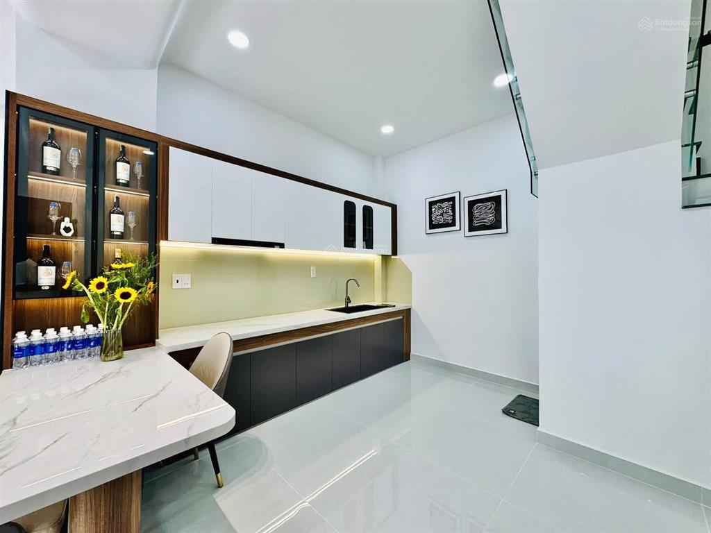 Bán gấp nhà đường 6m trần quốc thảop.võ thị sáuq3 75,4m2 cho thuê 33tr gần bệnh viện tai mũi họng