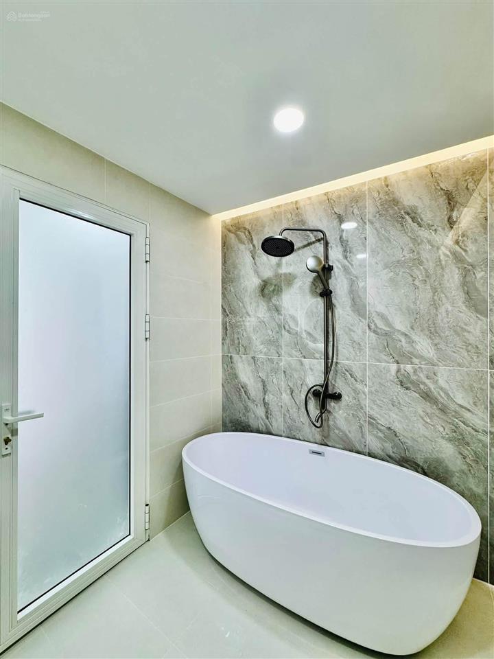 Bán gấp nhà đường 6m trần quốc thảop.võ thị sáuq3 75,4m2 cho thuê 33tr gần bệnh viện tai mũi họng
