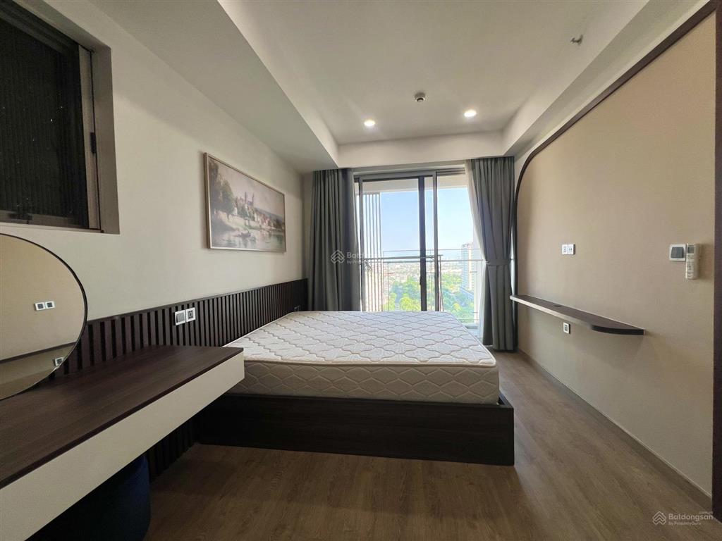 Cho thuê midtown 2 pn 2 ban công view biệt thự đẹp giá 30 triệu, nhà trống vào ngay  0909 488 ***