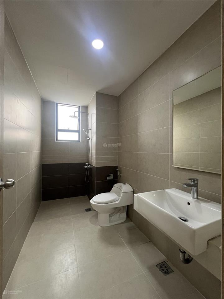 Cho thuê căn góc sân vườn hiếm có 3 pn, nhà ntcb giá 21 triệu, vào ở ngay  0909 488 ***