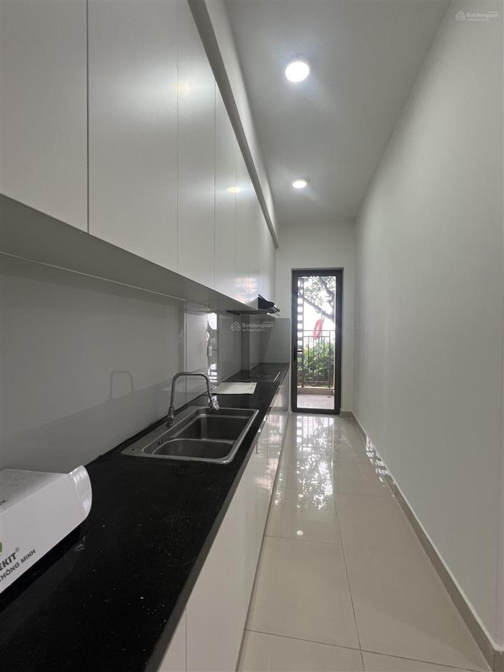 Cho thuê căn góc sân vườn hiếm có 3 pn, nhà ntcb giá 21 triệu, vào ở ngay  0909 488 ***