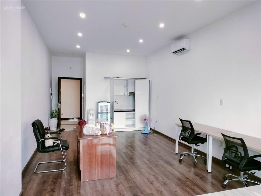 Cho thuê căn hộ văn phòng 35 m2 giá 12 triệu trống sẵn, vào ngay 0909 488 ***