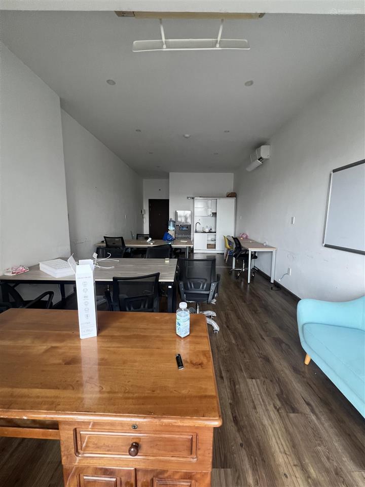 Cho thuê căn hộ văn phòng 35 m2 giá 12 triệu trống sẵn, vào ngay 0909 488 ***