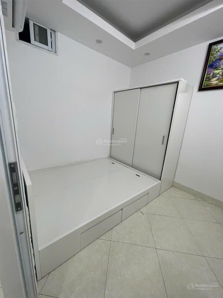 Cho thuê ccmn giáp nhất dt 50m 2ngủ 1 vệ sinh khách bếp, loza giá thuê 7,5 triệu/tháng