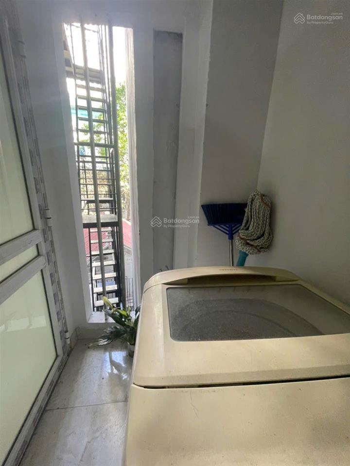 Cho thuê ccmn giáp nhất dt 50m 2ngủ 1 vệ sinh khách bếp, loza giá thuê 7,5 triệu/tháng