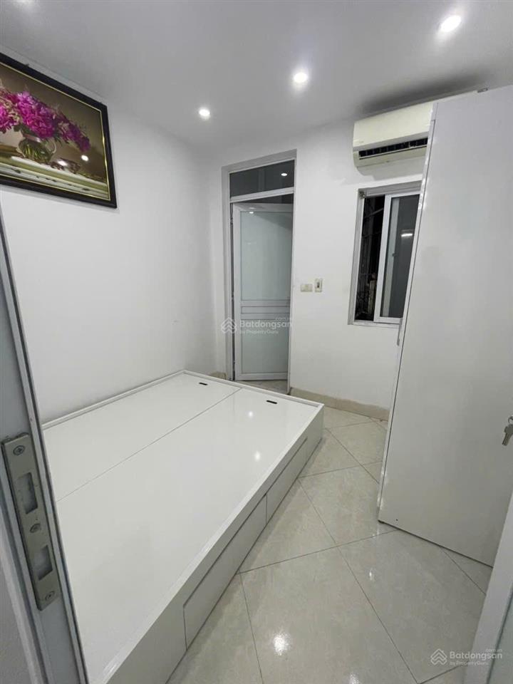 Cho thuê ccmn giáp nhất dt 50m 2ngủ 1 vệ sinh khách bếp, loza giá thuê 7,5 triệu/tháng