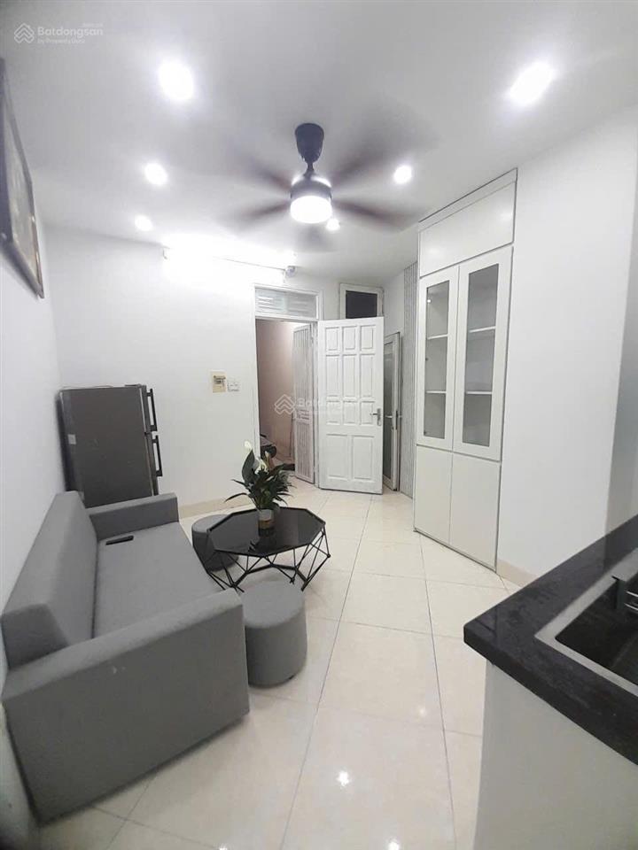 Cho thuê ccmn giáp nhất dt 50m 2ngủ 1 vệ sinh khách bếp, loza giá thuê 7,5 triệu/tháng