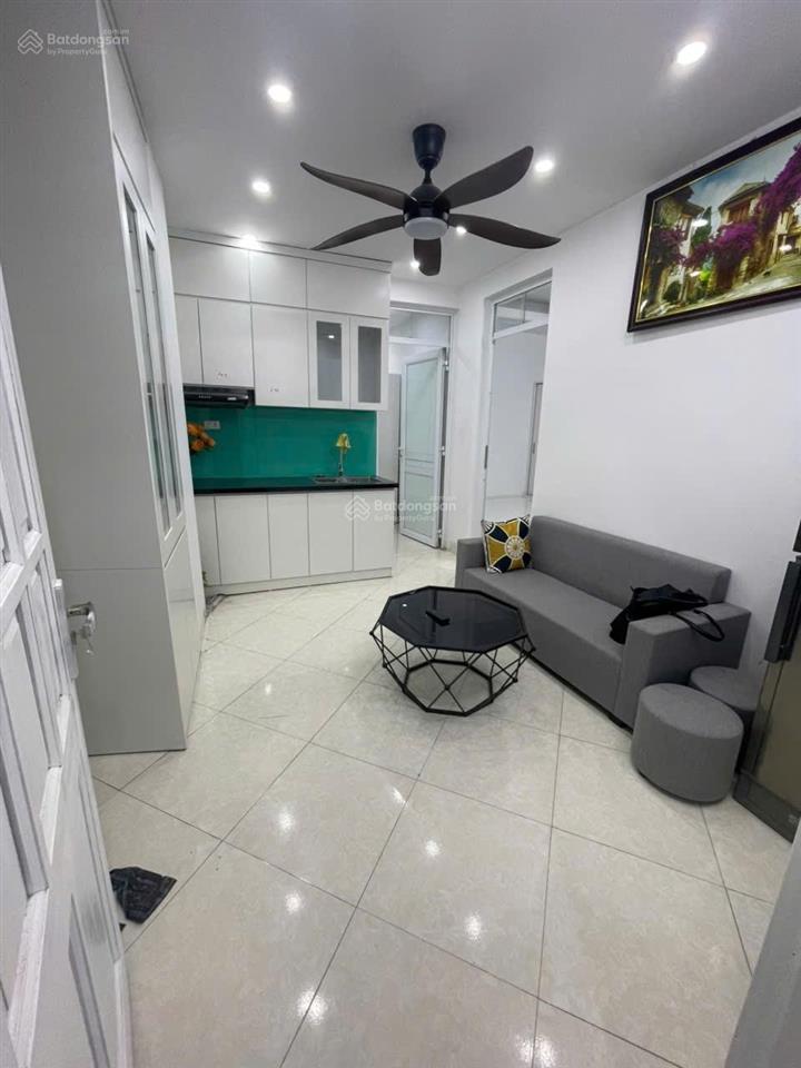 Cho thuê ccmn giáp nhất dt 50m 2ngủ 1 vệ sinh khách bếp, loza giá thuê 7,5 triệu/tháng