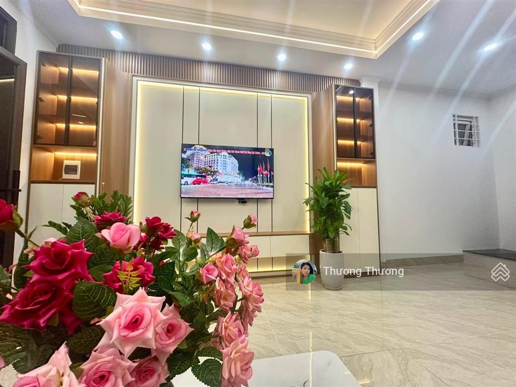 Bán nhà mặt phố trần phú, hà đông 40m 4 tầng vỉa hè kinh doanh sầm uất, ô tô tránh giá hơn 12 tỷ