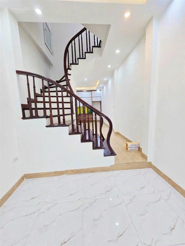 Bán nhà cuối đường bà triệu ngã 5 hà trì tiếp giáp kđt xa la cách 10m ra đường ô tô tránh, 6tỷ