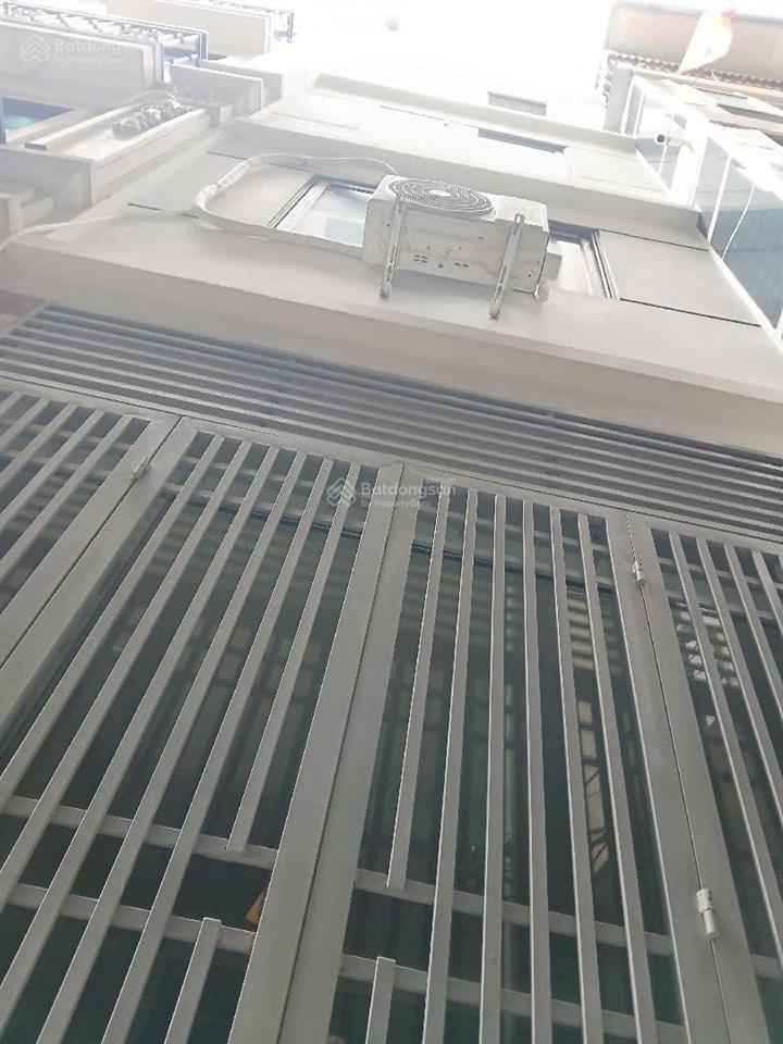 Bán nhà cuối đường bà triệu ngã 5 hà trì tiếp giáp kđt xa la cách 10m ra đường ô tô tránh, 6tỷ