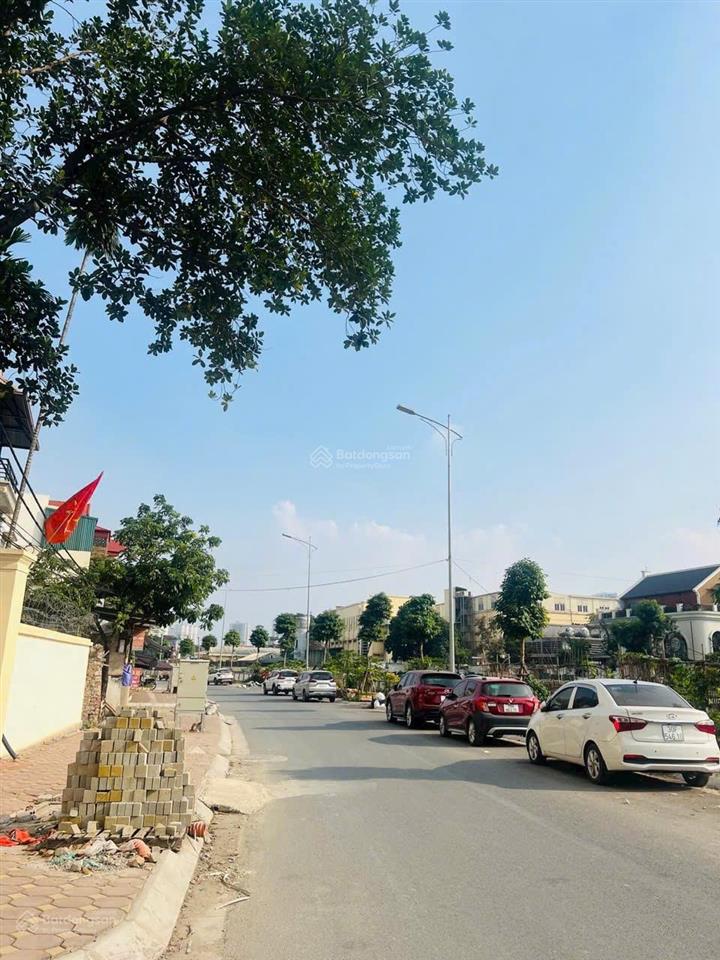 Bán đất ngay kđt văn khê tiếp giáp dịch vụ ngô thì nhậm ô tô chạy quanh 47m2x mt 4.1m, giá 9 tỷ