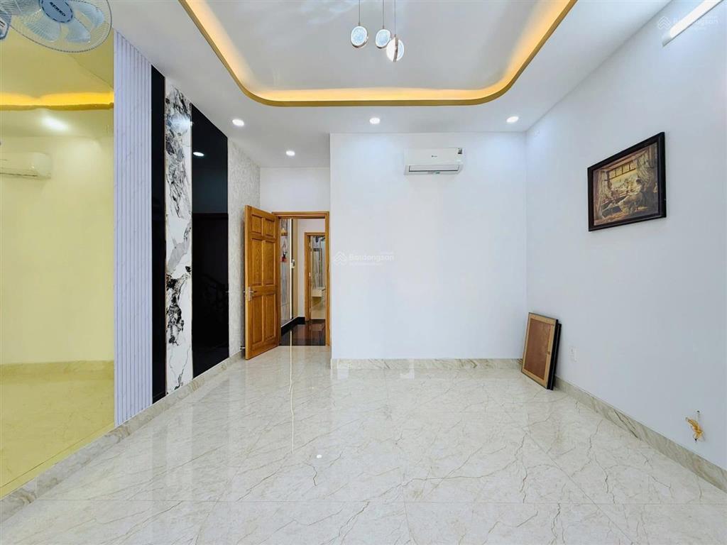 Siêu phẩm ngang 4m hxh trục đường sầm uất nguyễn kiệm, pn (68m2). giá chủ nhượng lại 3tỷ050 còn tl