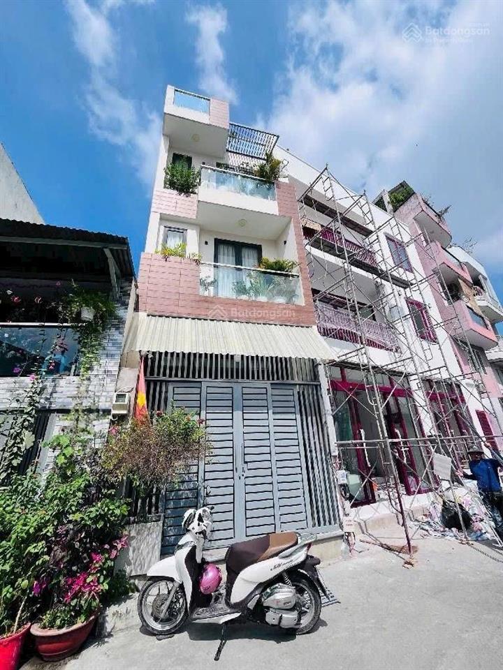 Chính chủ thiện chí bán nhanh nhà hxh hoàng sa, q3 sẵn dòng tiền thuê 22 tr/tháng. giá 3tỷ320 tl