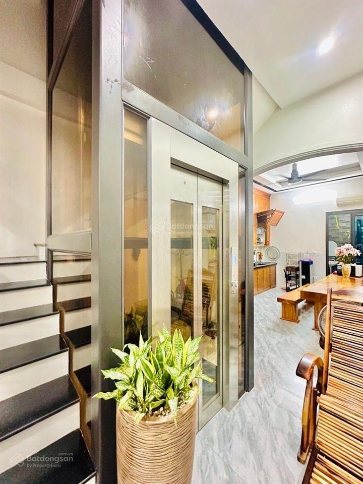 Bán nhà giáp bát  kim đồng  vf3 đỗ cửa  full nội thất  dt 70m x 6 tầng thang máy. giá 18,45 tỷ