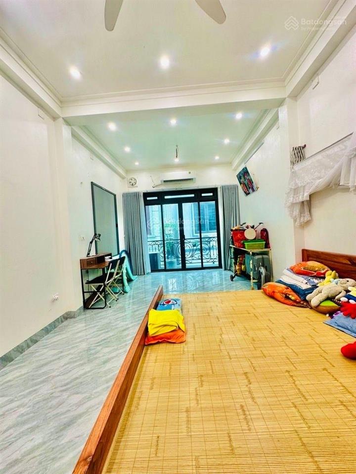 Bán nhà giáp bát  kim đồng  vf3 đỗ cửa  full nội thất  dt 70m x 6 tầng thang máy. giá 18,45 tỷ