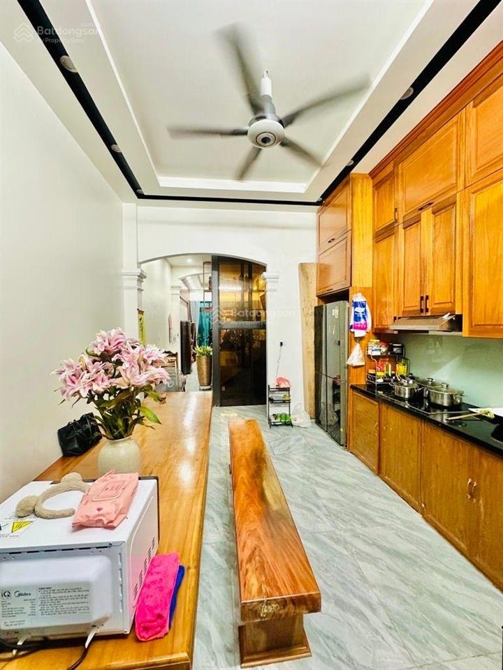 Bán nhà giáp bát  kim đồng  vf3 đỗ cửa  full nội thất  dt 70m x 6 tầng thang máy. giá 18,45 tỷ