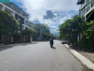 Bán nhà phân lô khu đô thị ao sào  full nội thất  diện tích 63m  ở ngay  giá bán 20.8 tỷ