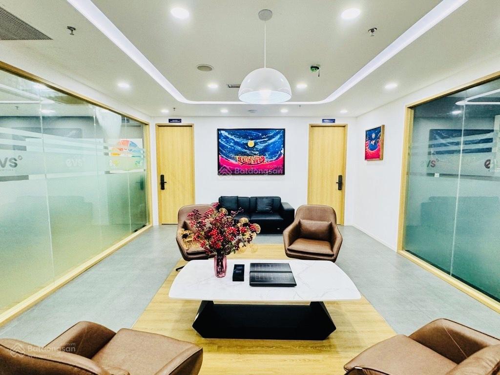Bán tòa nhà văn phòng  mặt phố lô góc  mặt tiền quyền lực  dt 505m x 13 tầng. giá bán 693,5 tỷ